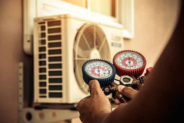 Professional Hvac technician working in Ardmore, AL